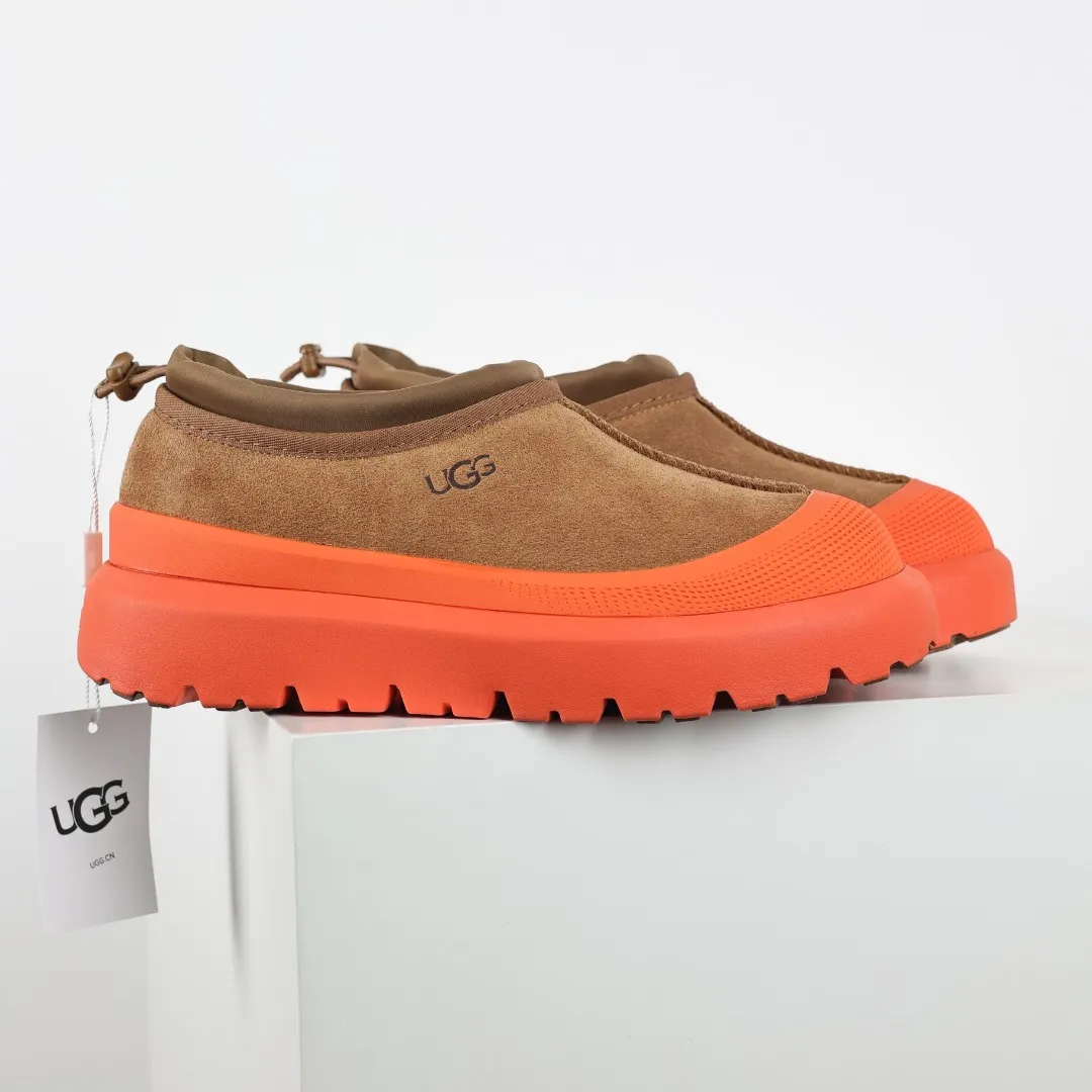 Pick up locally 💰620 Core recommendation Good price Cashmere insoles are a very suitable choice for keeping warm in winter and at home. In the new year, uug launched a series of styles, which are partial to the preferences of young consumers and have also moved to the forefront of fashion trends. Shoe body material Water-repellent coated suede upper 17mm UGGPURE™ implanted wool insole Lightweight non-slip comfortable rubber outsole With brand LOGO Trademark Comes with a full set of packaging Size: 35 36 37 38 39 40 41 42 43 44